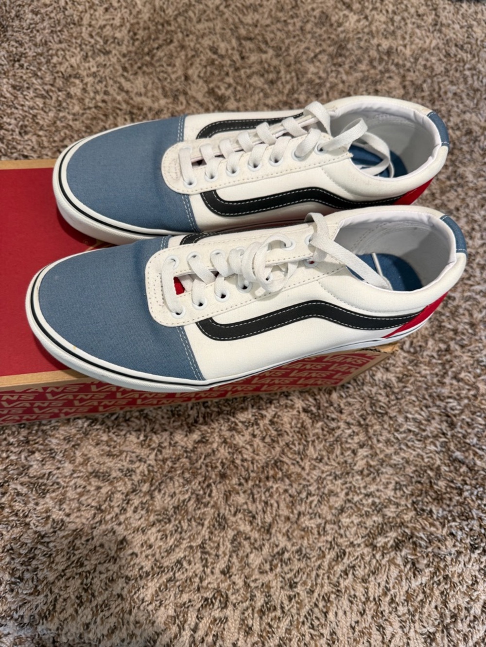 Vans old skool Men's Low-Top Sneakers in White, Blue, and Black